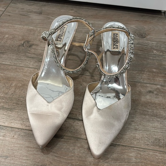 Jewel Badgley Mischka champagne kitten heel size 11 - Picture 1 of 7